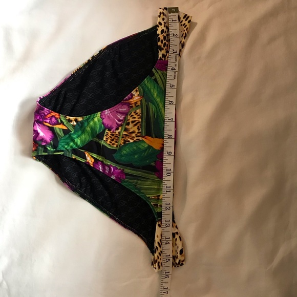 Victoria’s Secret bikini - Picture 8 of 8